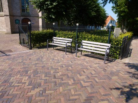 Herbestrating historisch kerkplein, Zalk | Straatbakstenen: Zalkermix | Architect: Joukje Bos-Eikelboom, Buro Hoflaan, Vorchten | Aannemer: Peter Bos | Opdrachtgever: Gemeente Kampen