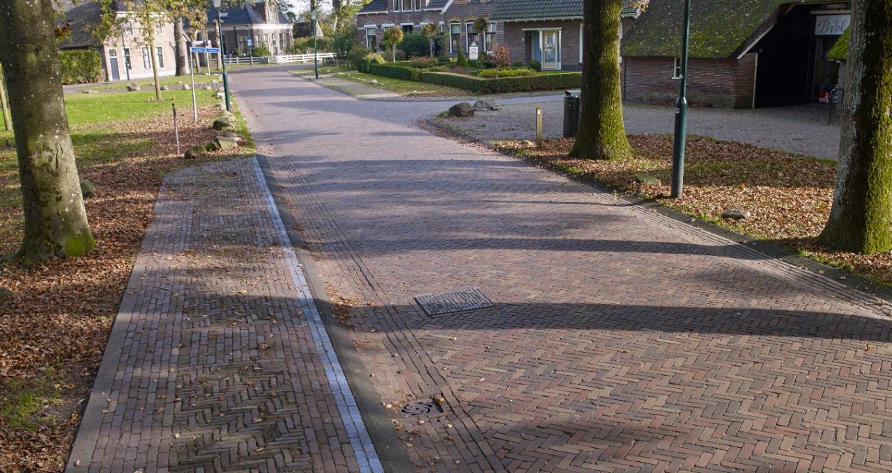 Passende oplossing voor uitbreiding bestaande bestrating, Dwingeloo