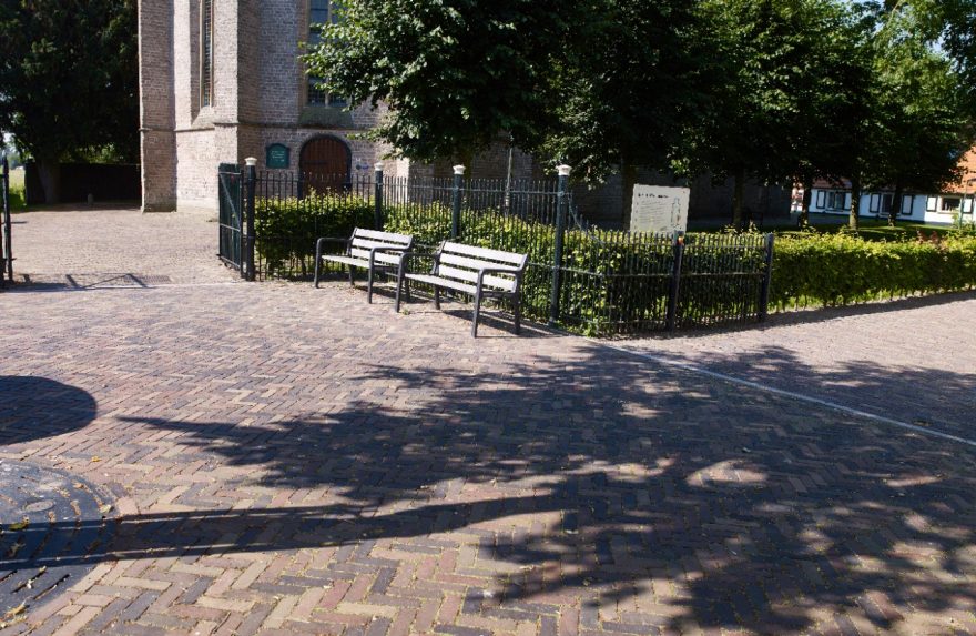 Herbestrating historisch kerkplein, Zalk | Straatbakstenen: Zalkermix | Architect: Joukje Bos-Eikelboom, Buro Hoflaan, Vorchten | Aannemer: Peter Bos | Opdrachtgever: Gemeente Kampen