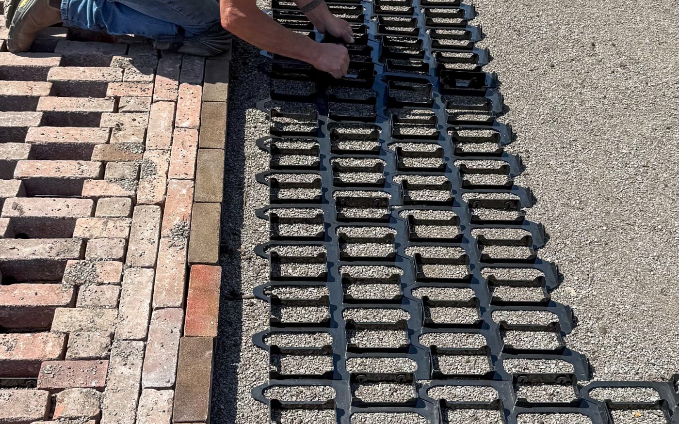 Installatie foto's van de HydroGrid in straatstenen