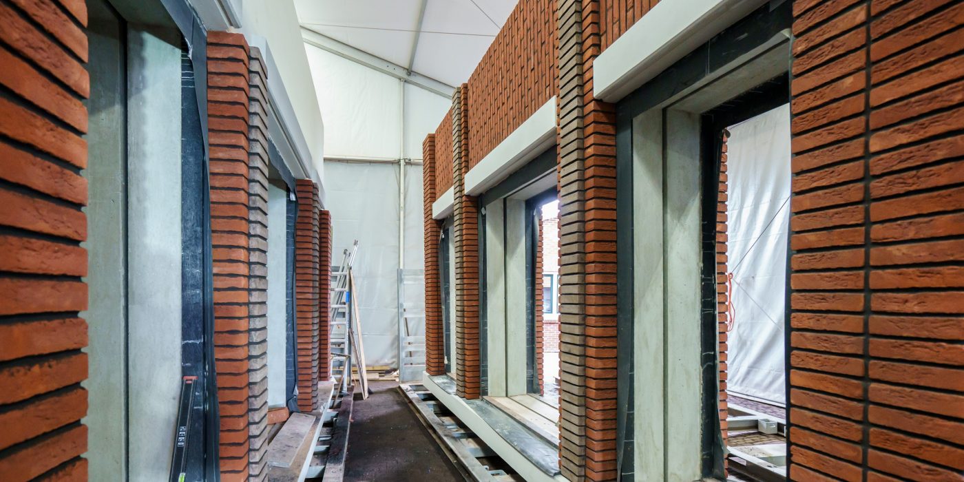 Nieuwbouw 19 bedrijfsunits STOCK Haarlem XL | Gevelbaksteen: Ecoline steenstrips - ca. 45.000 Phaunis-strips (39.500 Rila Red, 5.600 Sherwood Brown) en gevelbakstenen Mastiek en Dommelrood
