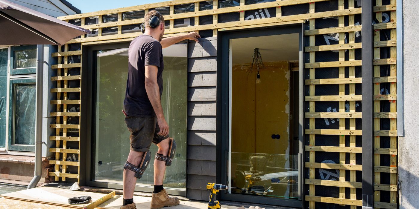 Transformatie woning | Zwaluwstraat, Utrecht | Verticale gevelbekleding: Motio | Gevelbaksteen: Pearl Tahiti steenstrips