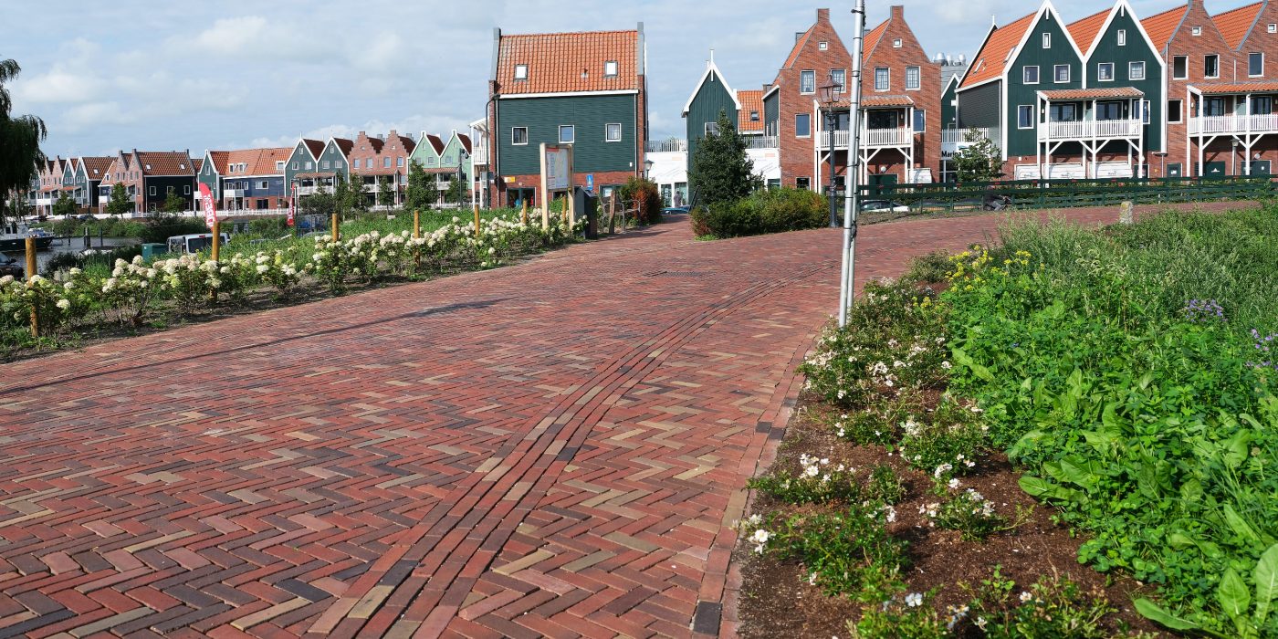 Herinrichting centrum, Volendam | Straatbakstenen: Volendam mix | Aannemer: KWS Infra, Vianen | Opdrachtgever: Gemeente Volendam