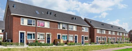 Gevelbakstenen: Marowijne Rood Zand HV WF, Marowijne Zwart Zand HV WF, Duoro Porto Gereduceerd HV WF, Dommelrood HV WF, Dommelrood Gereduceerd HV WF en Dinkelrood HV WF | Dakpan: Modula Zwart Edel Engobe 745 | Nieuwbouw Tussenwoningen | Tiel en Lent | Architect: JongZeeuw Architecten, Herwijnen | Hans Been Architecten BNA, Amerongen & CFC-Architecten BNA, Vianen | Client: SVW Passewaay 60, Druten |  KlokOntwikkeling, Druten