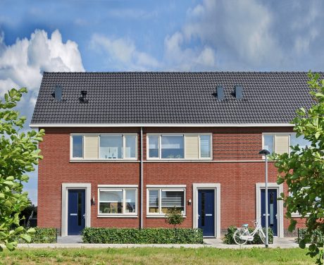 Gevelbakstenen: Marowijne Rood Zand HV WF, Marowijne Zwart Zand HV WF, Duoro Porto Gereduceerd HV WF, Dommelrood HV WF, Dommelrood Gereduceerd HV WF en Dinkelrood HV WF | Dakpan: Modula Zwart Edel Engobe 745 | Nieuwbouw Tussenwoningen | Tiel en Lent | Architect: JongZeeuw Architecten, Herwijnen | Hans Been Architecten BNA, Amerongen & CFC-Architecten BNA, Vianen | Client: SVW Passewaay 60, Druten |  KlokOntwikkeling, Druten