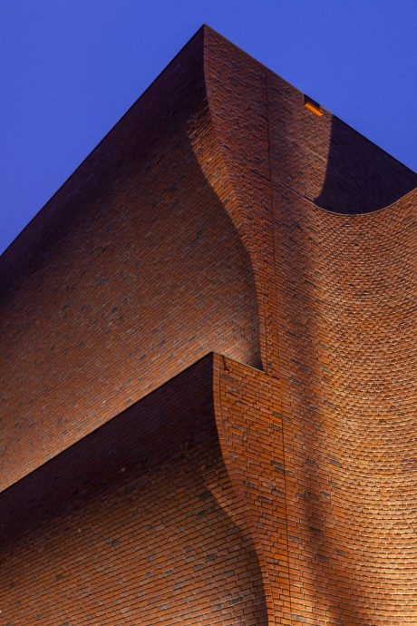 Nieuwbouw Sportcomplex, Violenstraat, Groningen | Gevelbakstenen: Flamenco VB WF mix  |  Opdrachtgever: Dienst OCSW en Gemeente Groningen | Architect: Architectenbureau Marlies Rohmer | Constructeur: BREED integrated design | Aannemer:  Brands Bouwgroep | Installatieadviseur: E&B engineering | Oplevering: 2014