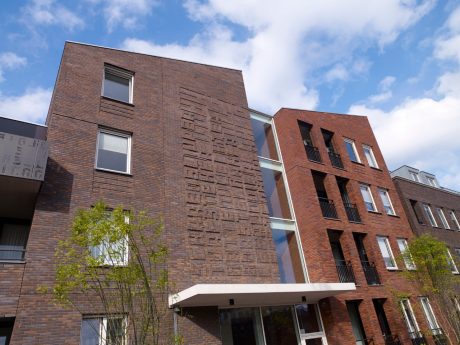 Agora Titaangrijs HV WF, Agora Zilvergrijs HV WF, Bloemen-serie Passiebloem en Kogelbloem WS WF | Nieuwbouw Appartementen en Horeca | Centrumplein, Kaatsheuvel | Architect: Marquart Architecten, Raamsdonkveer | BiermanHenket Architecten, Vught | Client: Woningbouwvereniging Casade, Waalwijk | Completion Date: 2015-01-01