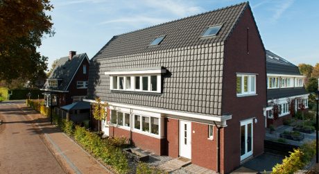 Gevelbakstenen: Espa HV WF en Elise HV WF | Dakpannen: Alegra 10 TE Leikleur Mat Engobe 703 en Madura Leikleur Mat Engobe 703 | Nieuwbouw 2-onder-1-kap- en Tussenwoningen | De Eekhoorn, Lunteren | Architect: Van der Padt & Partners, Giessenburg | Contractor: Gebroeders Blokland, Hardinxveld-Giessendam | Client: Gebroeders Blokland, Hardinxveld Giessendam | Completion Date: 2014-01-01