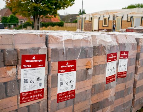 Blauwrood Genuanceerd HV ClickBrick Pure. Opdrachtever: Wonion. Architect: Arnoo Holleman, Architektengroep Gelderland. Aannemer: Bouwbedrijf Klanderman. Herontwikkeling sociale huurwoningen met ClickBrick Pure | Silvolde