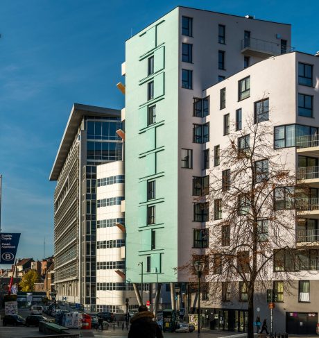 Gevelstenen: Maatwerk glazuurbakstenen. Architect: Serge Eloi, Pierre Blondel Architectes. Nieuwbouwproject La Roue, Brussel