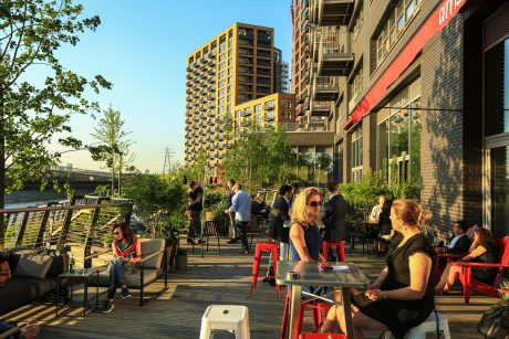 Glazuursteen Blauw Standaard, Rood Standaard en Wit Standaard SP WF | Nieuwbouw Appartementen | London City Island | Architect: Glenn Howells Architects | Client: London City Island | Photographer: Michael Molloy