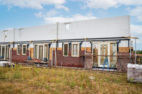 Blauwrood Genuanceerd HV ClickBrick Pure. Opdrachtever: Wonion. Architect: Arnoo Holleman, Architektengroep Gelderland. Aannemer: Bouwbedrijf Klanderman. Herontwikkeling sociale huurwoningen met ClickBrick Pure | Silvolde