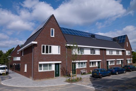 Dakpan: Madura Leikleur Mat Engobe 703 | Gevelbakstenen: Sinterblauw en Classo Alverna HV WF | Nieuwbouw Tussenwoningen | Berckelbosch, Eindhoven | Architect: luijten | smeulders | architecten, Tilburg | Client: IQwoning, Weert | Completion Date: 2009-01-01