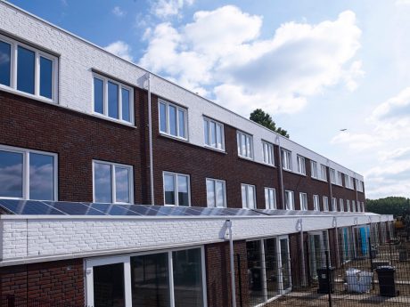 Dakpan: Madura Leikleur Mat Engobe 703 | Gevelbakstenen: Sinterblauw en Classo Alverna HV WF | Nieuwbouw Tussenwoningen | Berckelbosch, Eindhoven | Architect: luijten | smeulders | architecten, Tilburg | Client: IQwoning, Weert | Completion Date: 2009-01-01