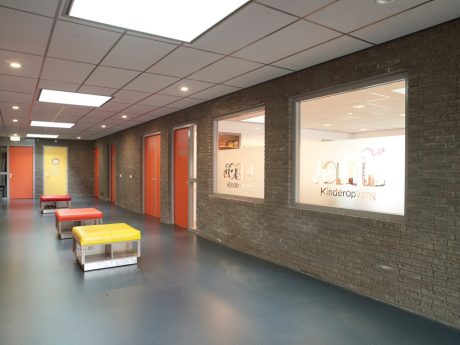 Glazuurstenen Rood Geglazuurd Geel Geglazuurd Wit Geglazuurd Blauw Geglazuurd Dommelrood WF SP | Nieuwbouw Jeugdgebouw D´n Hazenkamp | Nuland | Architect: Ad van den Bosch, Nuland | Contractor: Aannemingsbedrijf Gebroeders van de Ven B.V., Heesch | Client: Gemeente Maasdonk | Completion Date: 2013-01-01