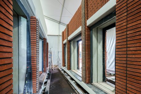 Nieuwbouw 19 bedrijfsunits STOCK Haarlem XL | Gevelbaksteen: Ecoline steenstrips - ca. 45.000 Phaunis-strips (39.500 Rila Red, 5.600 Sherwood Brown) en gevelbakstenen Mastiek en Dommelrood