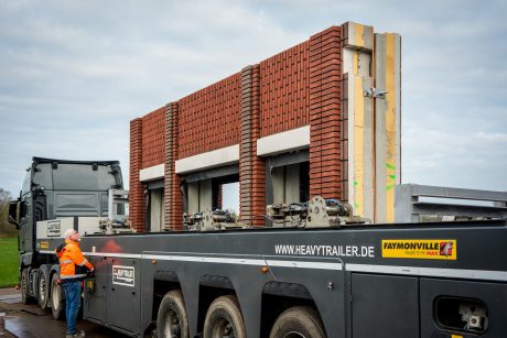 Nieuwbouw 19 bedrijfsunits STOCK Haarlem XL | Gevelbaksteen: Ecoline steenstrips - ca. 45.000 Phaunis-strips (39.500 Rila Red, 5.600 Sherwood Brown) en gevelbakstenen Mastiek en Dommelrood