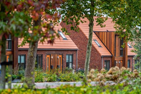 Nieuwbouw 28 woningen | Irenestraat, Rijssen | Gevelbaksteen: Menton en Blauwrood Genuanceerd ClickBrick | Dakpan: Maduramax natuurood+