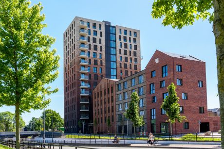 Nieuwbouw Acmesa toren, Assen | Gevelbakstenen: Zwart, Moana, Blauwrood Genuanceerd, Andalucia, Veldbrons Gesinterd, Marziale, Passiebloem, Goudsbloem, Hoornbloem, Pearl Tahiti en Pearl Malaysia | Straatbaksteen: Padova DF