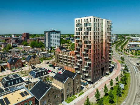 Nieuwbouw Acmesa toren, Assen | Gevelbakstenen: Zwart, Moana, Blauwrood Genuanceerd, Andalucia, Veldbrons Gesinterd, Marziale, Passiebloem, Goudsbloem, Hoornbloem, Pearl Tahiti en Pearl Malaysia | Straatbaksteen: Padova DF