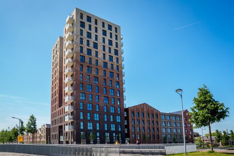 Nieuwbouw Acmesa toren, Assen | Gevelbakstenen: Zwart, Moana, Blauwrood Genuanceerd, Andalucia, Veldbrons Gesinterd, Marziale, Passiebloem, Goudsbloem, Hoornbloem, Pearl Tahiti en Pearl Malaysia | Straatbaksteen: Padova DF