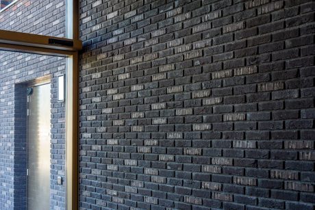 Nieuwbouw Acmesa toren, Assen | Gevelbakstenen: Zwart, Moana, Blauwrood Genuanceerd, Andalucia, Veldbrons Gesinterd, Marziale, Passiebloem, Goudsbloem, Hoornbloem, Pearl Tahiti en Pearl Malaysia | Straatbaksteen: Padova DF