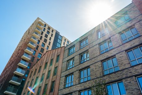 Nieuwbouw Acmesa toren, Assen | Gevelbakstenen: Zwart, Moana, Blauwrood Genuanceerd, Andalucia, Veldbrons Gesinterd, Marziale, Passiebloem, Goudsbloem, Hoornbloem, Pearl Tahiti en Pearl Malaysia | Straatbaksteen: Padova DF