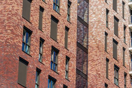 Nieuwbouw Acmesa toren, Assen | Gevelbakstenen: Zwart, Moana, Blauwrood Genuanceerd, Andalucia, Veldbrons Gesinterd, Marziale, Passiebloem, Goudsbloem, Hoornbloem, Pearl Tahiti en Pearl Malaysia | Straatbaksteen: Padova DF