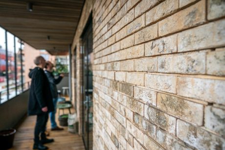 Product: Marziale HV ClickBrick. Architect: Wouter de Haas, Lab03 & Steve Reid, JoustraReid Architecten. Contractor: De Geus Bouw, Broek op Langedijk. Handelaar: RAB Alkaar. Nieuwbouw appartementen met Marziale HV ClickBrick Pure | IJburg, Amsterdam