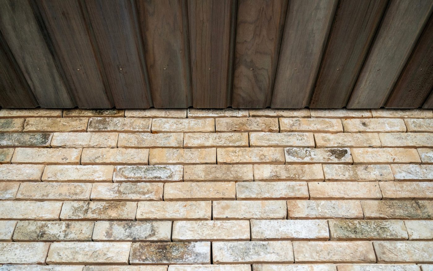 Product: Marziale HV ClickBrick. Architect: Wouter de Haas, Lab03 & Steve Reid, JoustraReid Architecten. Contractor: De Geus Bouw, Broek op Langedijk. Handelaar: RAB Alkaar. Nieuwbouw appartementen met Marziale HV ClickBrick Pure | IJburg, Amsterdam