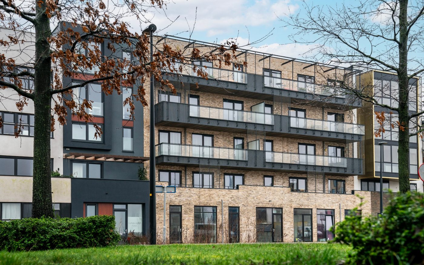 Product: Marziale HV ClickBrick. Architect: Wouter de Haas, Lab03 & Steve Reid, JoustraReid Architecten. Contractor: De Geus Bouw, Broek op Langedijk. Handelaar: RAB Alkaar. Nieuwbouw appartementen met Marziale HV ClickBrick Pure | IJburg, Amsterdam