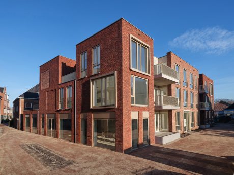 Timm-Antiek HV CB & Menton HV CB, ClickBrick Pure. Architect: Opzoom Architecten. Verwerker: Wessels Bouwgroep. Nieuwbouw appartementen en commerciële ruimte | Lichtenvoorde. 