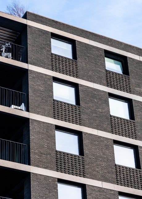Agora Agaatgrijs HV EcoBrick. Architect: Ivar van der Zwan, Workshop Architecten. Projectontwikkelaar: VORM. Aannemer: Hillen & Roosen. Nieuwbouw appartementen | De Keizer, Amsterdam