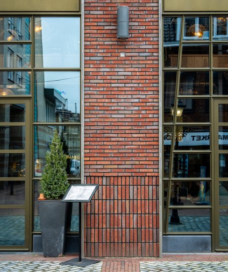 Nieuwbouw FoodStation Halte Bellevue | Spoorstraat, Den Helder | Gevelbakstenen mix: Olina WS WF en Liva WS WF