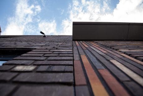 Hoofdkantoor van de KBK Bouwgroep  | Volendam | Architect: Kuiper Steur Architecten | Opdrachtgever: KBK Bouwgroep | Constructeur: Pieters Bouwtechniek | Installatieadviseur: Hiensch Engineering | Aannemer: KBK Bouwgroep | Fotografie: Simon Elwell  | Gevelbakstenen: Dignita LF, Optima LF en Maestra LF