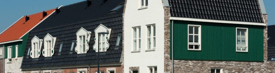 Gevelbakstenen: Edelstenen-serie Jade WS WF en Rutiel WS WF | Dakpannen: Alegra 10 TE Vulkaanzwart Edel-Engobe 755 en Alegra 10 Rood Engobe 602 | Nieuwbouw Vrijstaande- en Tussenwoningen | De Keyser, Middenbeemster | Architect: Just Architects, Amstelveen | Contractor: KBK Bouw, Volendam | Client: BPD, Hoevelaken | Completion Date: 2015-01-01