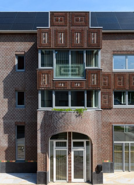 Nieuwbouw 41 herenhuizen en 9 appartementen Sinfonia | Leidsche Rijn, Utrecht | Gevelbakstenen: Veldbrons Gesinterd HV WF, Navarra HV WF, Blauwrood Genuanceerd HV WF, en EF en de Teunisbloem WS WF | Straatbaksteen: Ravenna DF