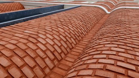 Nieuwbouw 41 herenhuizen en 9 appartementen Sinfonia | Leidsche Rijn, Utrecht | Gevelbakstenen: Veldbrons Gesinterd HV WF, Navarra HV WF, Blauwrood Genuanceerd HV WF, en EF en de Teunisbloem WS WF | Straatbaksteen: Ravenna DF