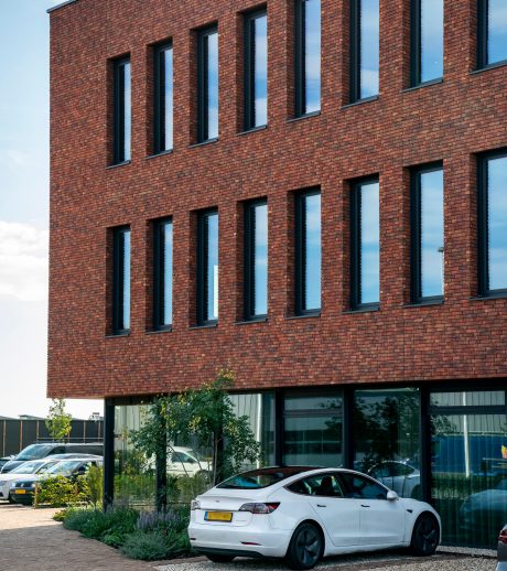 Product: Menton HV ClickBrick, Rhone Exclusief HV ClickBrick. Architect: Verstoep bouwadvies en architecteur. Contractor: Verstoep bouwadvies en architecteur. Builder: Koster Lijmwerken B.V. Trader: Kooy Baksteencentrum. Nieuwbouw bedrijfsverzamelgebouw, Schoonhoven