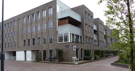 Nieuwbouw appartementen, Torrentiusstraat, Deo Neo, Haarlem. Grijs Gesinterd HV WF. Opdrachtgever: De Key - De Principaal i.s.m. AM Noord-Holland. Architectenbureau: Dana Ponec Architecten, Amsterdam, Studioninedots, Amsterdam en Simon Sprietsma Stadslandschappen, Amsterdam. Oplevering: 2015.