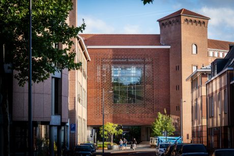 Transformatie kantoorgebouw, s-Hertogenbosch | Gevelbaksteen: Maaseiker Bont HV WF