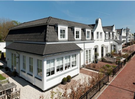 Oude Holle Sinus Vieilli Blauw Gesmoord 714, Tuile du Nord 44 Blauw Gesmoord 706 en Leipan 301 Blauw Gesmoord 706 | Nieuwbouw 2-onder-1-kapwoningen, Villa’s en Tussenwoningen | Witte van Scholten, Maarssen | Architect: ARCAS Architecture & Urbanism, Knokke-Heist (België) | Contractor: Bouwmaatschappij Ufkes, Apeldoorn & Van der Vorm Engineering, Maarssen | Client: KondorWessels Projecten, Maarssen | Completion Date: 2015-01-01