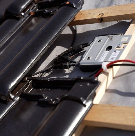 Architect: EVE Architecten, Nijverdal. Client: Homeowner. Roofer: Dapan, Malden. Installer: Hans Hoogveld Elektra, Gendt. Roofsystem: Wevolt Solar Rooftile. Detached villa with Wevolt Solar Rooftiles | Welleveld, Duiven