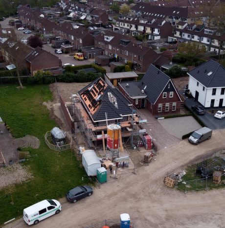 Architect: EVE Architecten, Nijverdal. Client: Homeowner. Roofer: Dapan, Malden. Installer: Hans Hoogveld Elektra, Gendt. Roofsystem: Wevolt Solar Rooftile. Detached villa with Wevolt Solar Rooftiles | Welleveld, Duiven