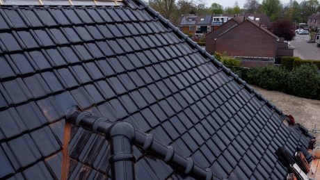 Architect: EVE Architecten, Nijverdal. Client: Homeowner. Roofer: Dapan, Malden. Installer: Hans Hoogveld Elektra, Gendt. Roofsystem: Wevolt Solar Rooftile. Detached villa with Wevolt Solar Rooftiles | Welleveld, Duiven