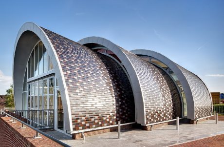 Leipan 301 Zwart Geglazuurd 738 Blauw Gesmoord 706 Antraciet 736 Wijnrood Geglazuurd 514 Bruin Geglazuurd 670 | Nieuwbouw poldergemaal Noorderlegmeerpolder | Hollandse Dijk, Uithoorn | Architect: Oostindie Architecten BNA.BNI, Amstelveen en Buro van der Goes, Hilversum | Contractor: Aannemingsmaatschappij Vobi, Vinkeveen | Client: Waternet, Amsterdam | Photographer: DigiDaan | Completion Date: 2014-01-01