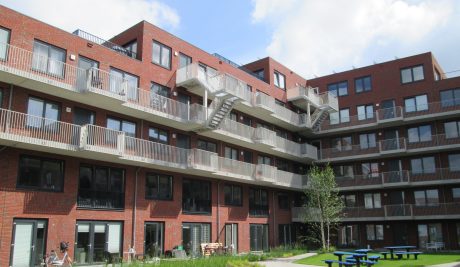 Nieuwbouw appartementen Typhoon, Grunobuurt, Groningen. Architect: De Zwarte Hond, Rotterdam. Opdrachtgever: Gemeente Groningen, Nijestee. Gevelbakstenen: HKS Orange Spezial WS WF wasserstrich waalformaat – Wienerberger Kirchkimmen. Oplevering: 2015.