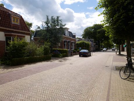 Renovatie Lageweg, Bergum | Straatbaksteen: Brons wasserstrich DF | Architect en opdrachtgever: Gemeente Tietjerksteradeel | Aannemer: KWS Infra, Leek
