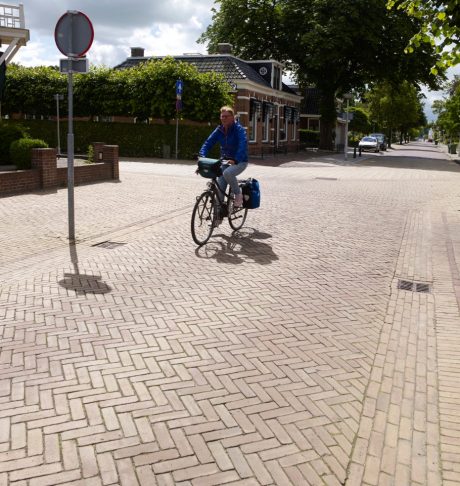 Renovatie Lageweg, Bergum | Straatbaksteen: Brons wasserstrich DF | Architect en opdrachtgever: Gemeente Tietjerksteradeel | Aannemer: KWS Infra, Leek
