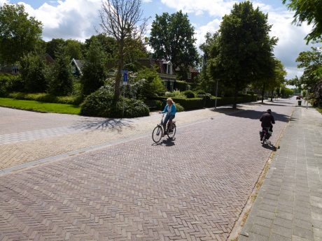 Renovatie Lageweg, Bergum | Straatbaksteen: Brons wasserstrich DF | Architect en opdrachtgever: Gemeente Tietjerksteradeel | Aannemer: KWS Infra, Leek